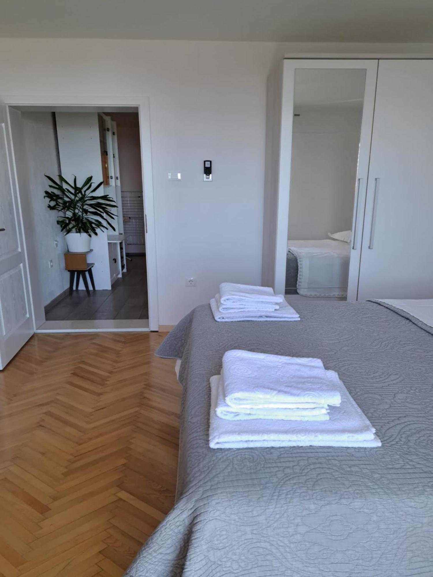 Apartman Adriatic Pavlinovic - Makarska Kültér fotó